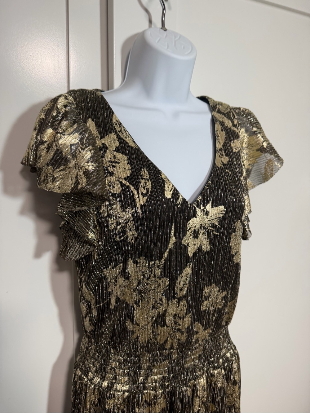 NWT Vince Camuto Gold Foil Floral V-Neck Maxi Dress Size Medium Rich Black - Picture 4 of 10